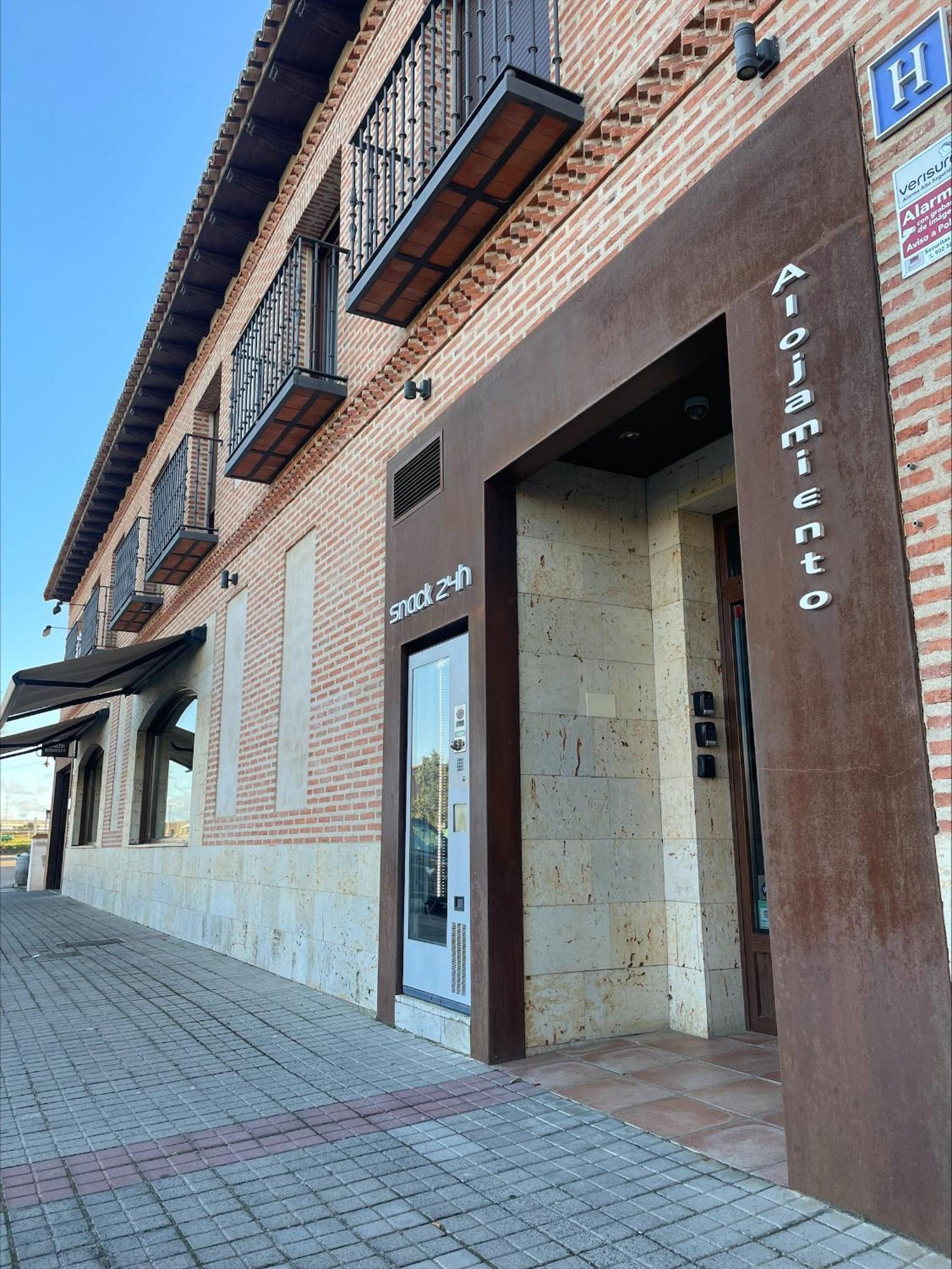 Отель Casa Lola Руэда Экстерьер фото
